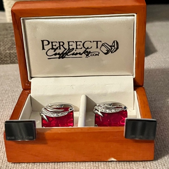 BOSS HUGO BOSS AUTHENTIC DESIGNERS CUFFLINKS & STORAGE BOX - Picture 1 of 17